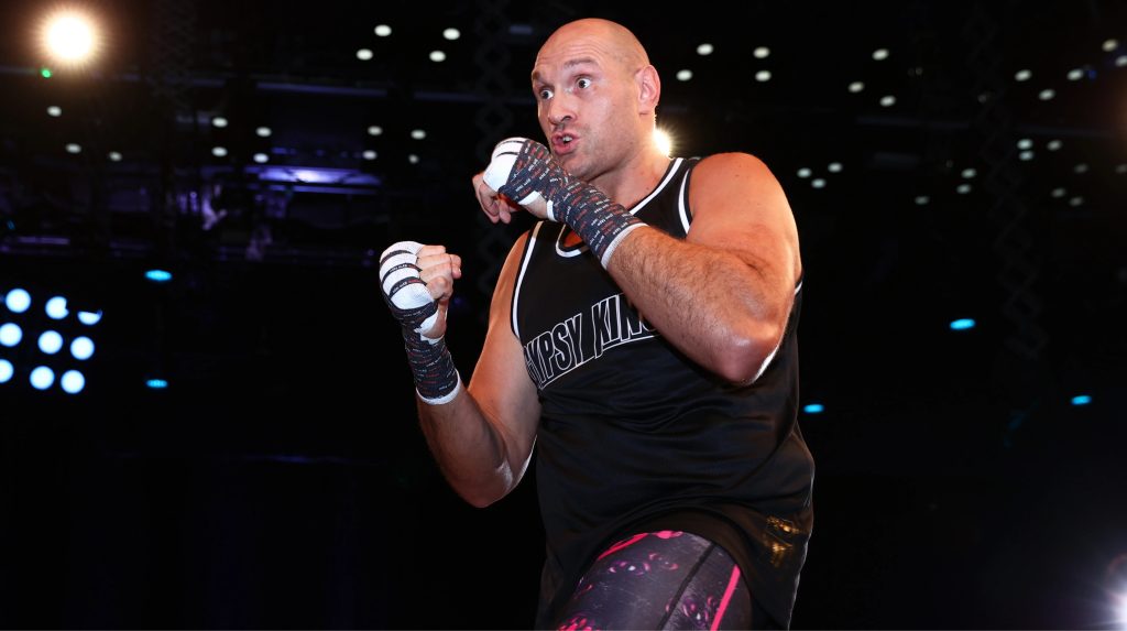 Российский боксер содействует Фьюри в подготовке к матчу-реваншу с Усиком