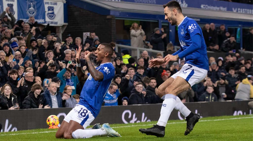 Одноклубник Миколенко стал самым возрастным игроком, забившим гол со штрафного в истории АПЛ