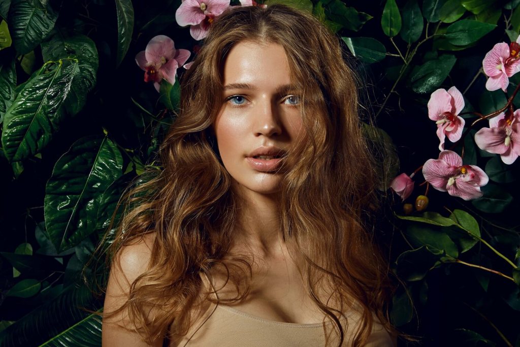 Как использовать несмываемый уход, чтобы укладка держалась дольше? несмываемый уход для волос