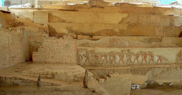 В древнем склепе найден поразительный обряд приношения жертв среди родных.