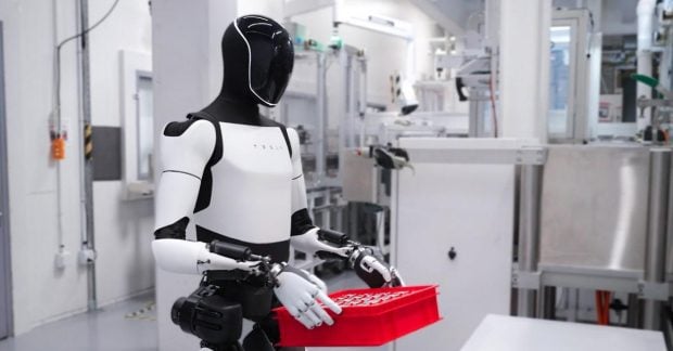 Илон Маск гарантирует создание 10 000 гуманоидных роботов Optimus к 2025 году