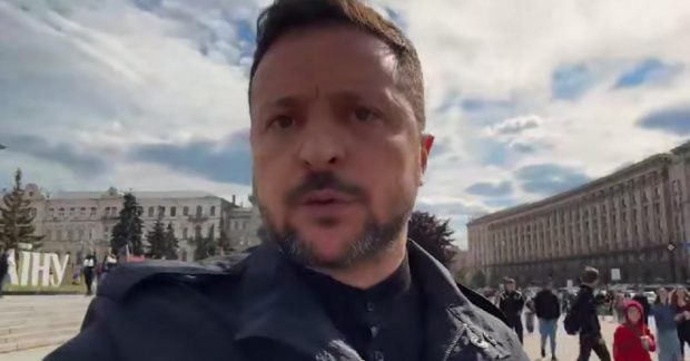 Зеленский выступил с обращением к украинцам с Крещатика о деде, ставшем идолом на Красной площади