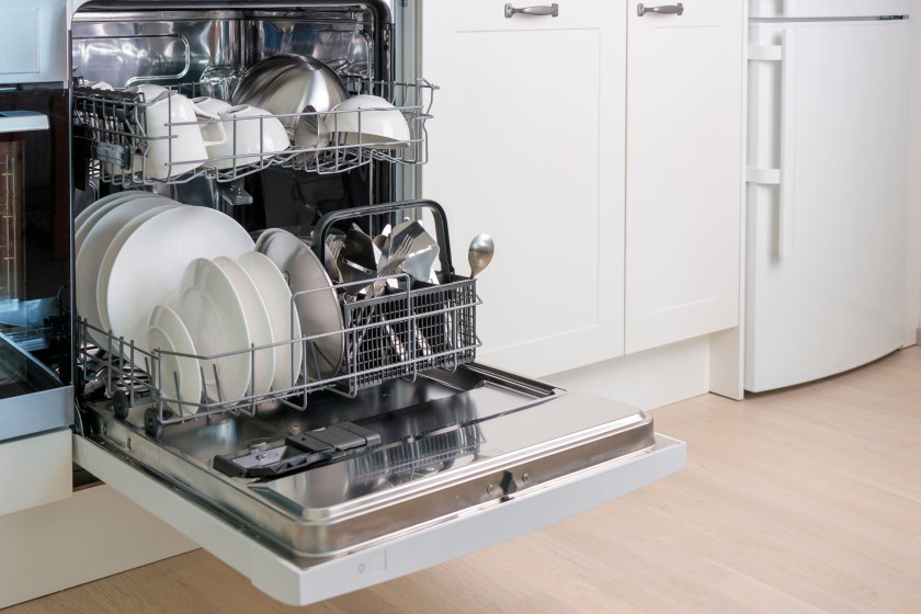 10 кухонных предметов которые нельзя мыть в посудомойке