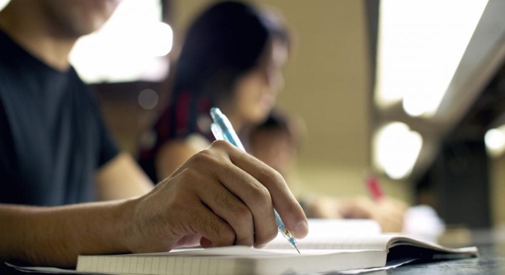 Некоторым учащимся вручат 10 тысяч гривен в виде стипендии: какой результат нужно показать на НМТ