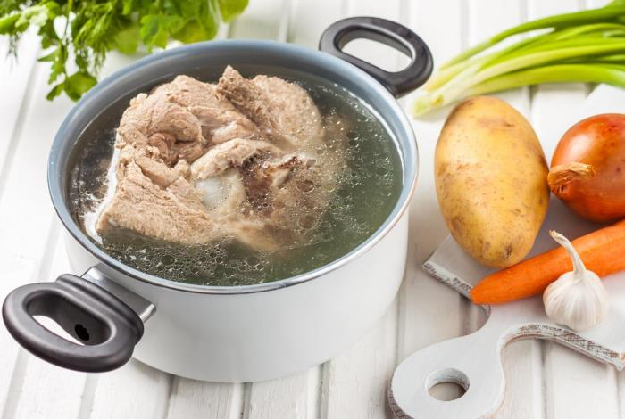 Холодная или горячая вода для мяса: секрет идеального бульона