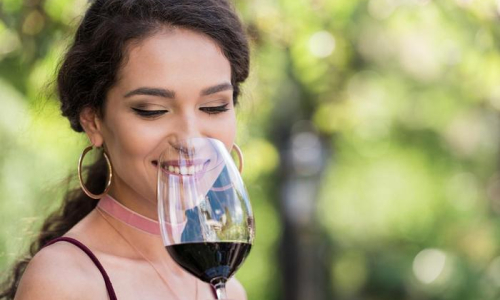 Как улучшить вкус кислого красного вина: секрет из 1920-х годов