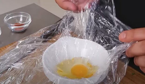 Почему пищевая пленка портится в кухонном шкафу и где ее хранить