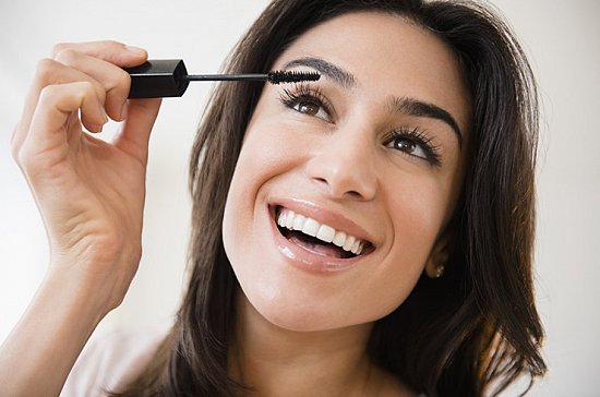 Тушь отпечатывается на веках и осыпается: 4 шага решения