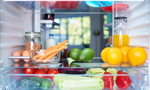 Зачем ставить стакан с содой в холодильник: удивительный эффект