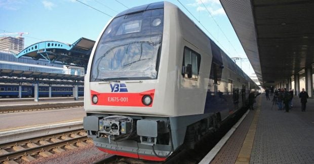 Россия нанесла удар по железнодорожным путям: задержки поездов могут достигать 7 часов.