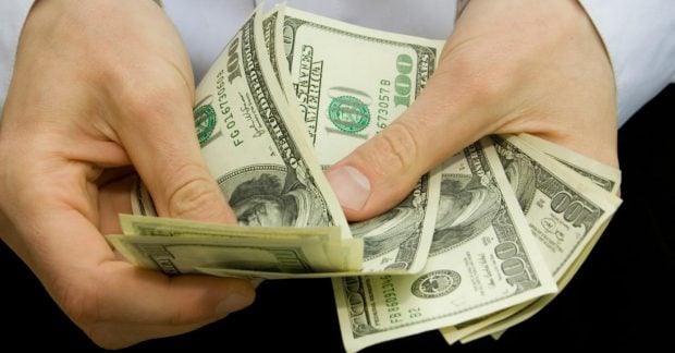 Доллар США опустился до низкого уровня с июля