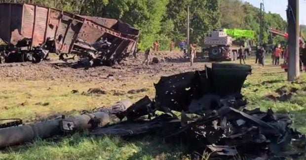 Взрыв под Фастовом: повреждения на железной дороге попали в объектив СМИ