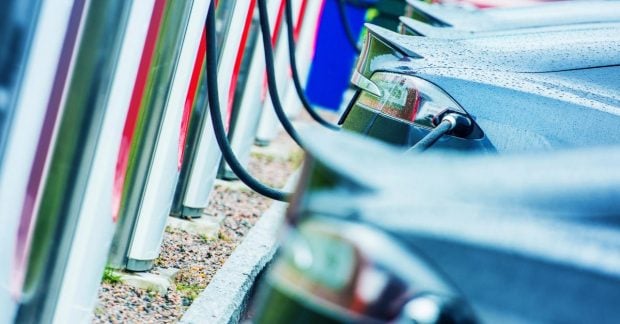 Цены на зарядку электромобилей в Украине: как это напоминает покупку кофе в киоске