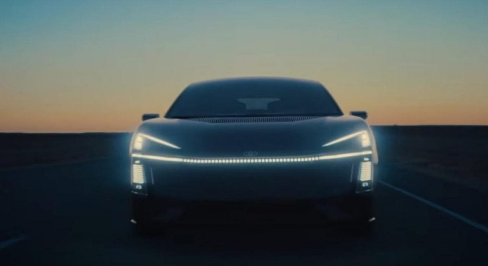 Новые горизонты: представлено обновленное поколение самого востребованного автомобиля Toyota (видео)