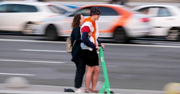 Тротуары вновь для пешеходов: Верховная Рада готовит законопроект против электросамокатов