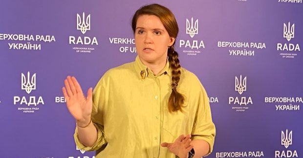 Безуглая устроила переполох в Раде, стуча в дверь разными частями тела на протяжении двух часов.