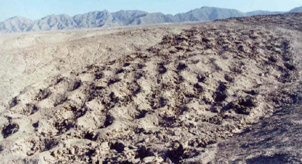 Ученые выяснили причину загадочного «ямочного поля» в Перу Ученые выяснили причину загадочного "ямочного поля" в Перу