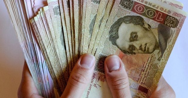 Когда украинцам выплачивают 6500 гривен и на что их можно потратить Когда украинцам выплачивают 6500 гривен и на что их можно потратить