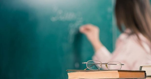 В 2026 году ожидается повышение зарплат педагогов: объявлена минимальная ставка для учителей В 2026 году ожидается повышение зарплат педагогов: объявлена минимальная ставка для учителей