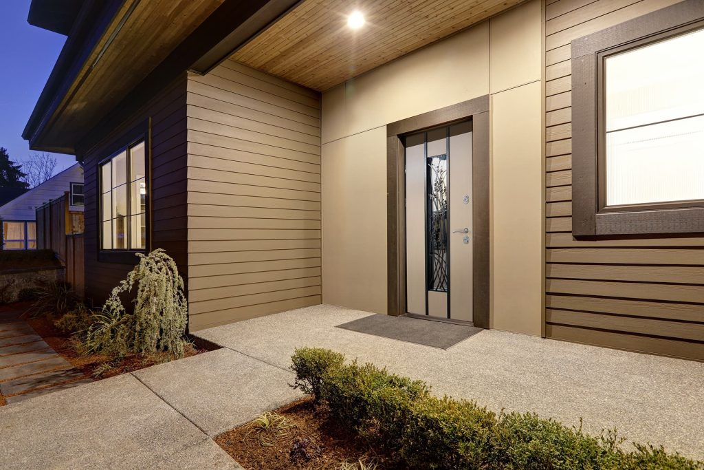 Вхідні двері в будинок в Дніпрі