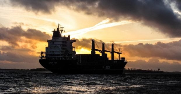 Восемь танкеров несанкционированного флота проходят через Ла-Манш, несмотря на предостережения Британии Восемь танкеров несанкционированного флота проходят через Ла-Манш, несмотря на предостережения Британии