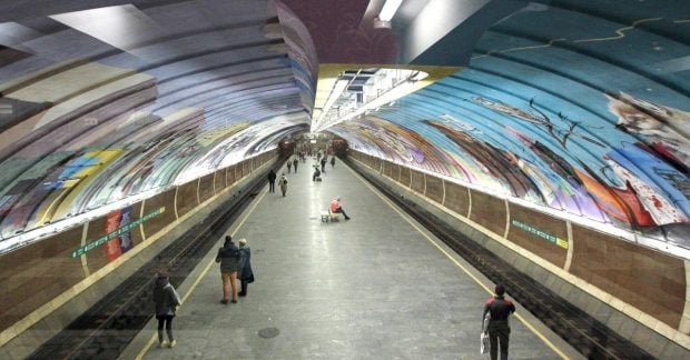 В Киеве метро снова вернулось к привычному режиму работы: каковы интервалы движения поездов В Киеве метро снова вернулось к привычному режиму работы: каковы интервалы движения поездов