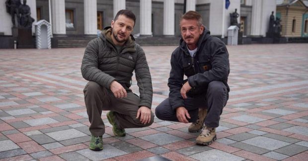 Шон Пенн призвал украинских военных из-за стыда за американский паспорт Шон Пенн призвал украинских военных из-за стыда за американский паспорт